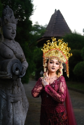 米南加保传统服饰美女图片